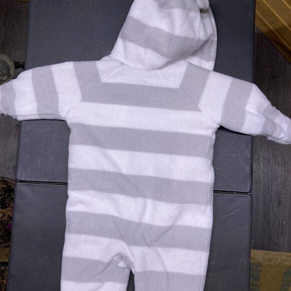 Old Navy Baby Onesie 12–18M – Hooded, Plush, Gray/White – $12 + $4.99 Shipping - Picture 5 of 5